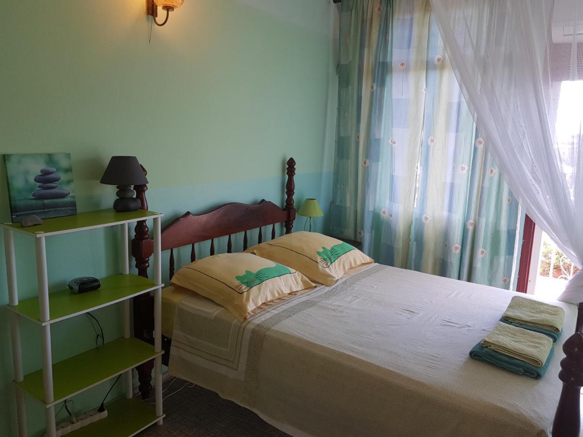 La Maison Aux Orchidees Petit-Bourg Exteriör bild