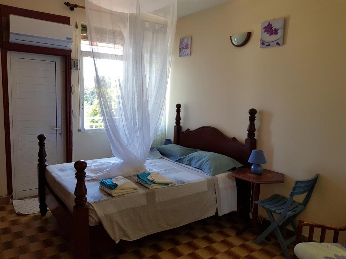 La Maison Aux Orchidees Petit-Bourg Exteriör bild