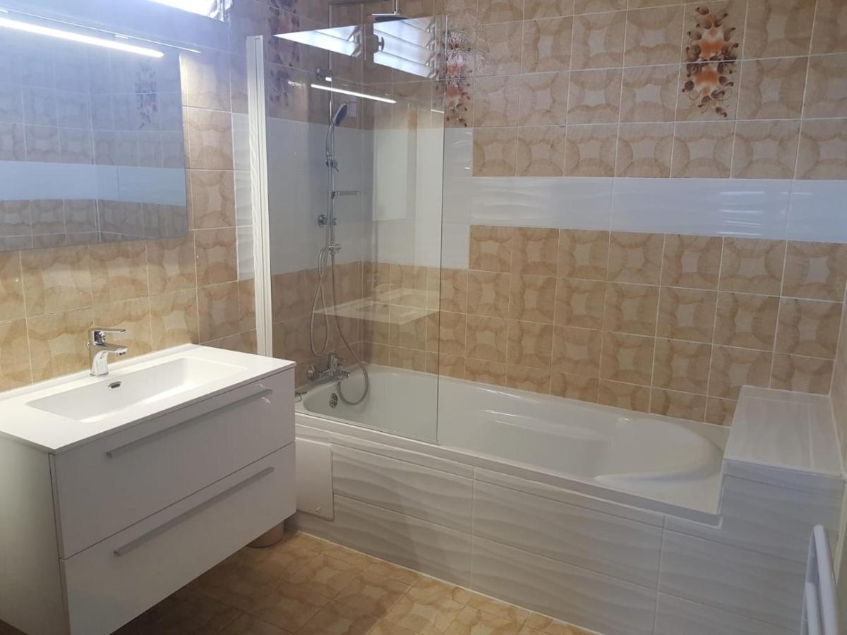 La Maison Aux Orchidees Petit-Bourg Exteriör bild